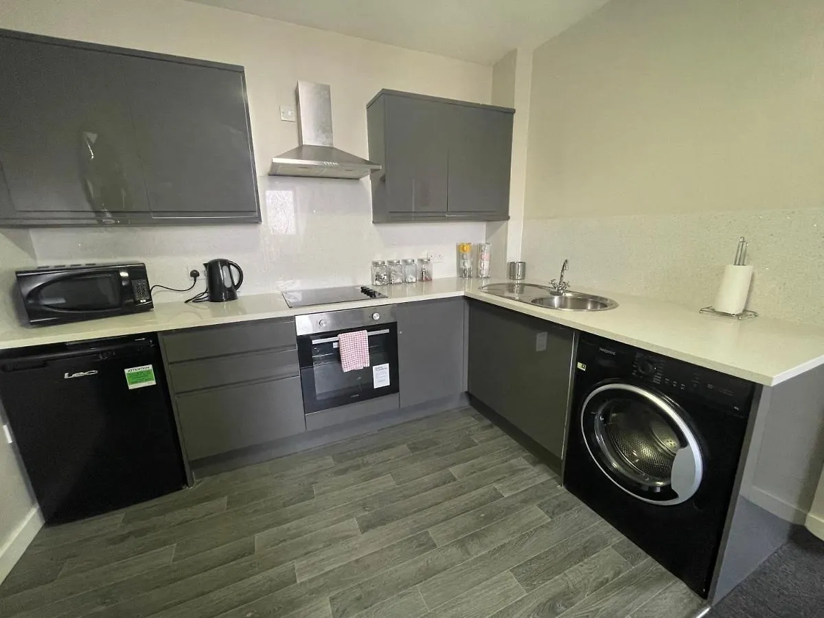 Hosted By Ryan - 2 Bedroom Apartment Liverpool