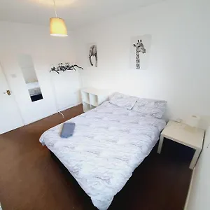 2-bedroom-rayleigh-apartment.cambridgehotelsuk.com/