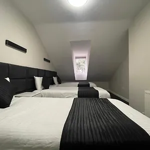 Hosted By Ryan - 3 Bedroom Penthouse Liverpool