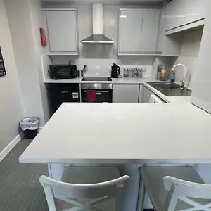 Hosted By Ryan - 2 Bedroom Liverpool