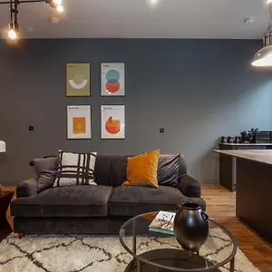 dark-matter-studio-apartment.cambridgehotelsuk.com/